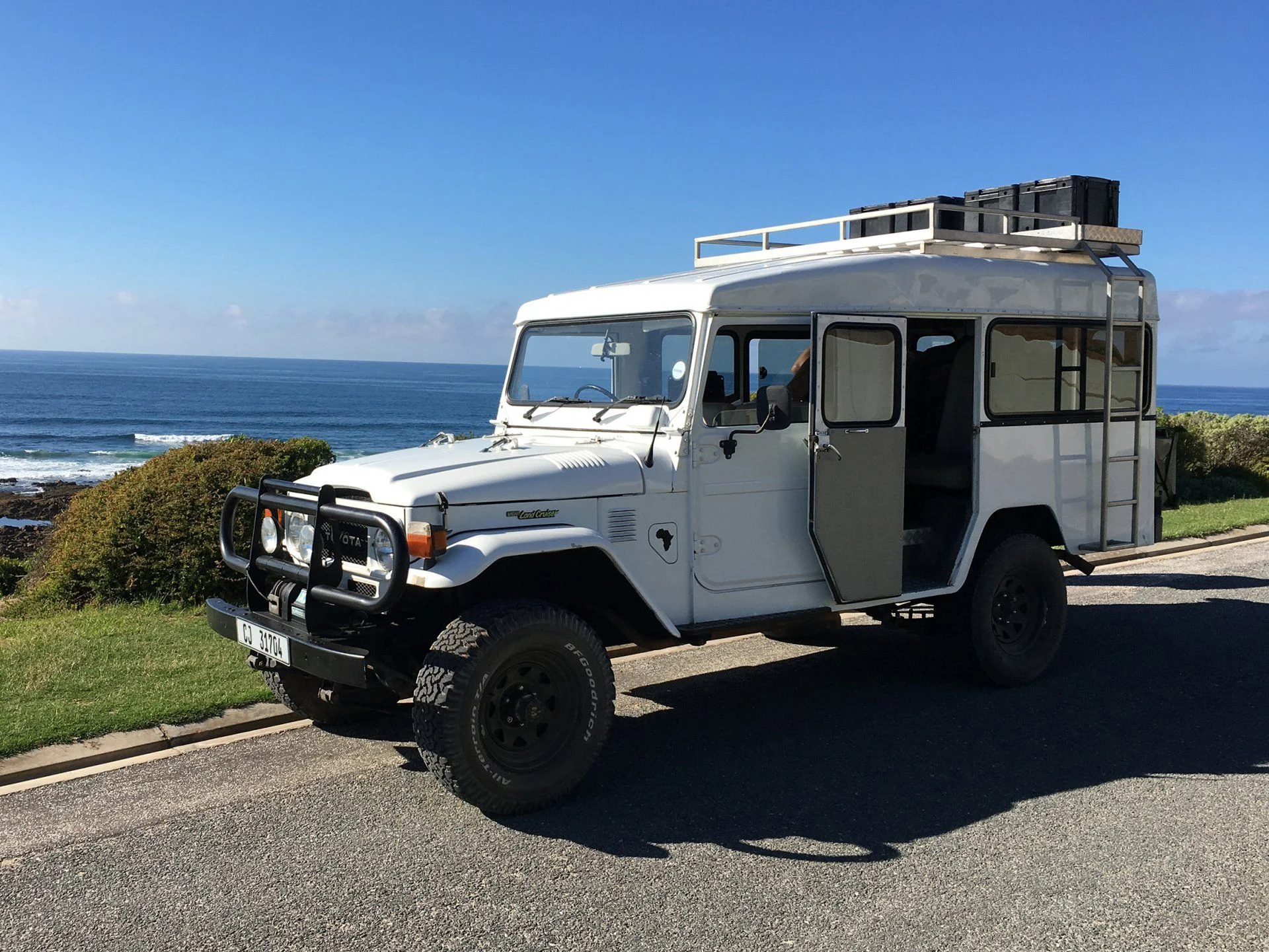 FJ47 conversion - has anyone seen this before -help with inside seats ...