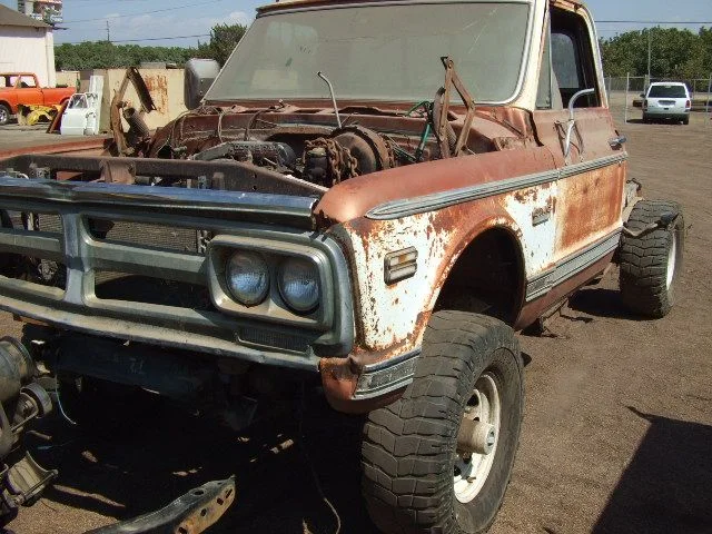 72 GMC Build004.webp