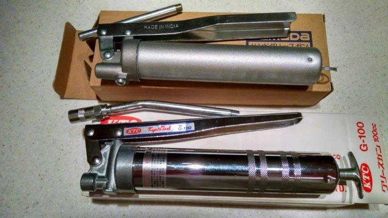 73FJ40 grease gun.webp
