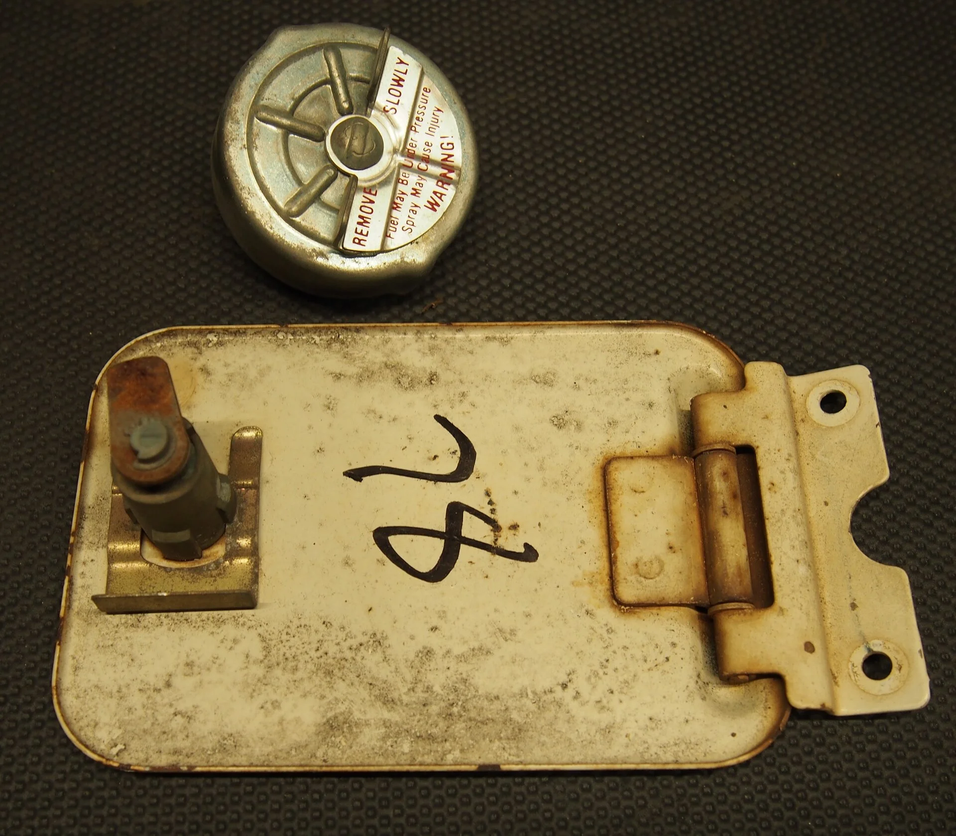 78 Fuel door 1.JPG