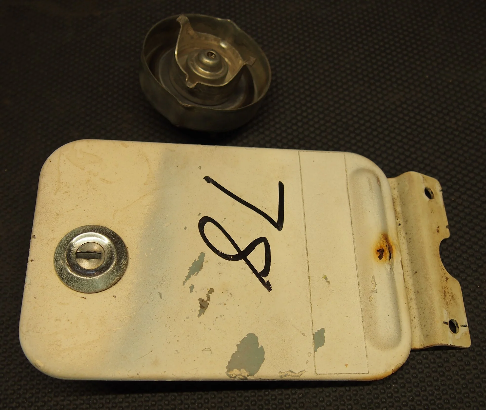 78 Fuel door 2.JPG