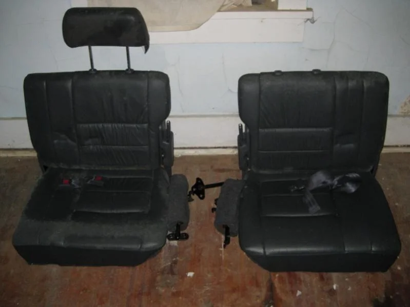 80grayleatherseats.webp