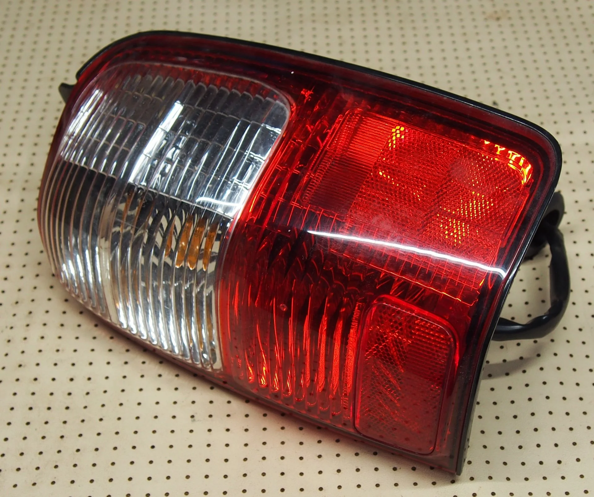 8155035240 lamp 4Runner 2.webp