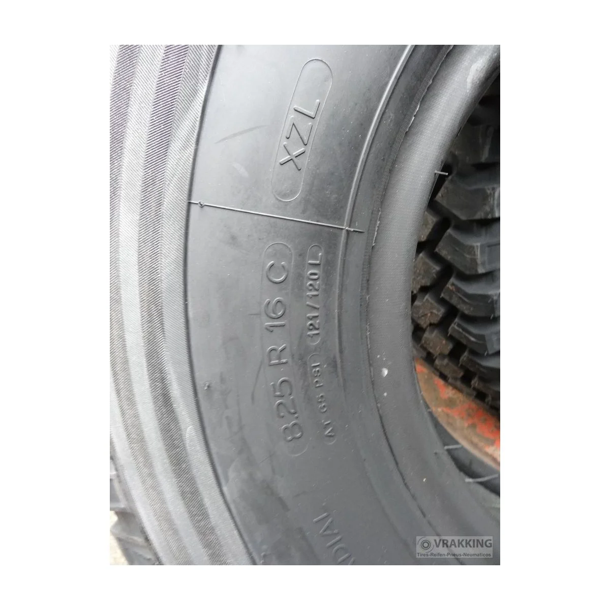 825r16c-michelin-xzl-new (1).webp