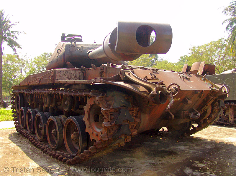 87751070-m41-tank-walker-bulldog-war-vietnam.jpg