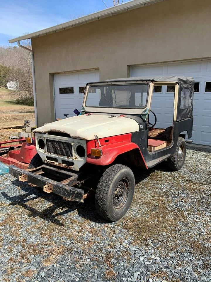 North Carolina: 1967 FJ40 with extra parts