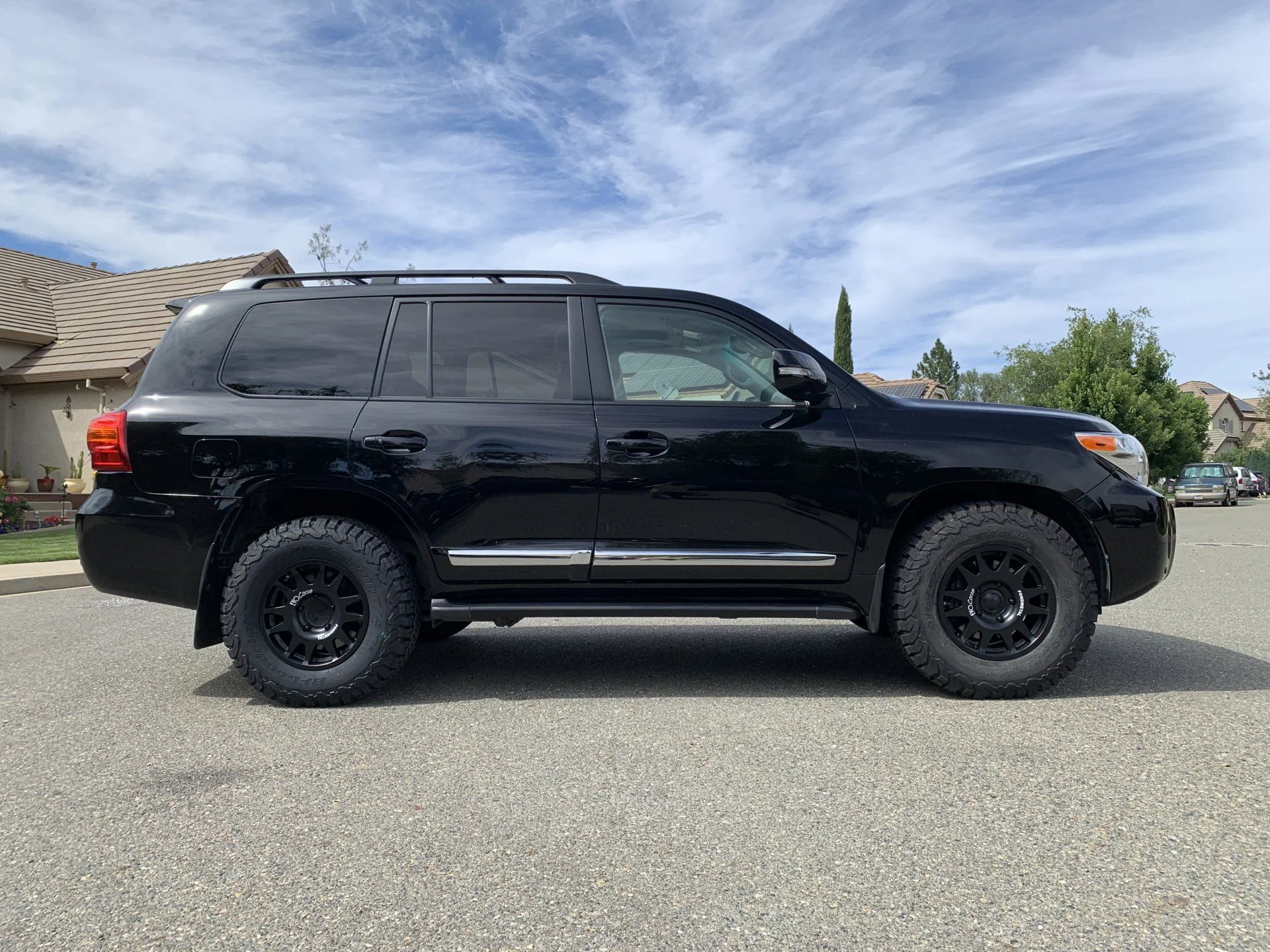 2016570