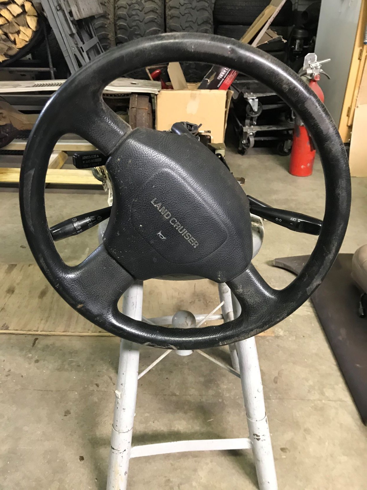 91-92 FJ80 Steering wheel.jpg