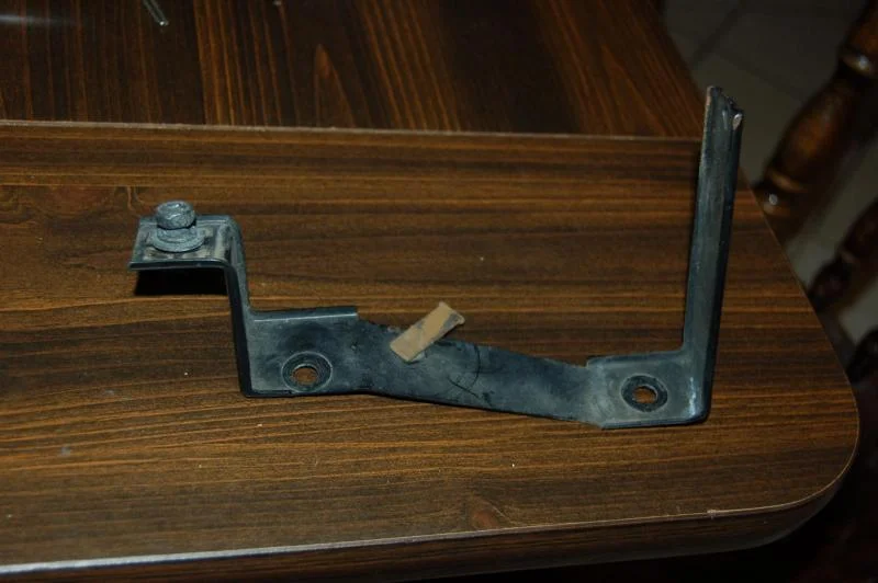 '91 fuse box bracket.webp