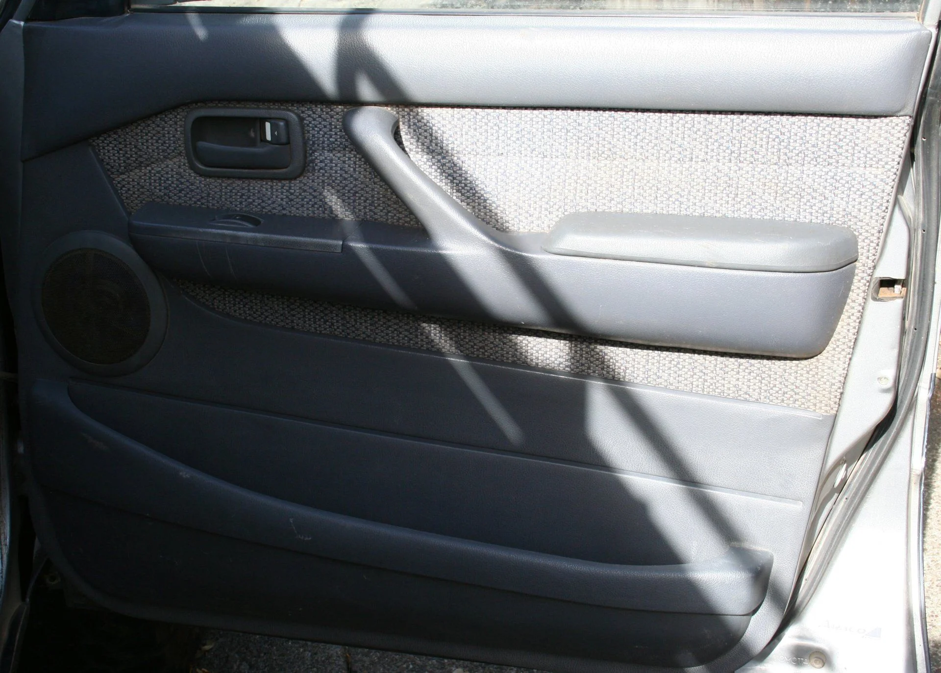 91_R_Front Door Interior.webp