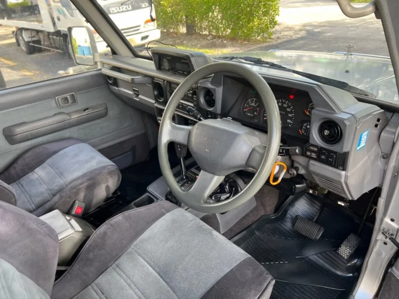 92LandCruiserPrado4.webp