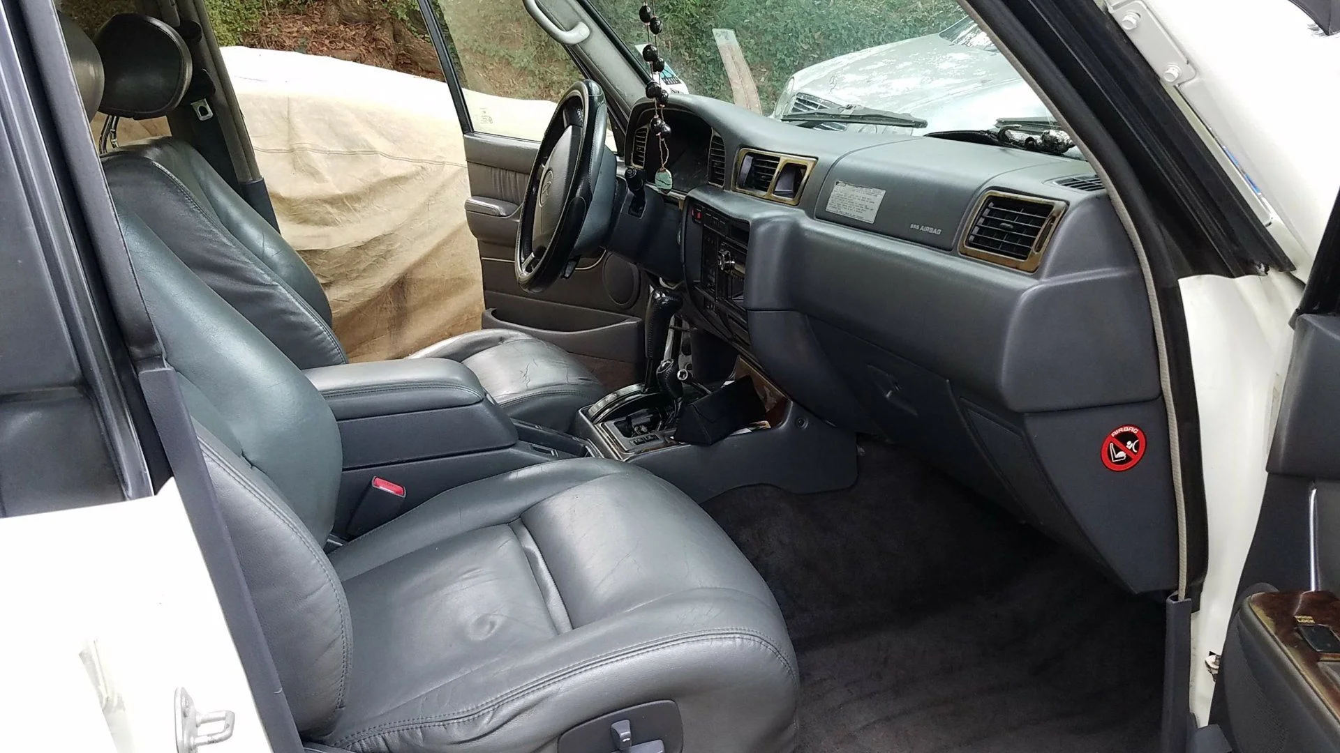 97 White LCrzr Fr Seats2..webp