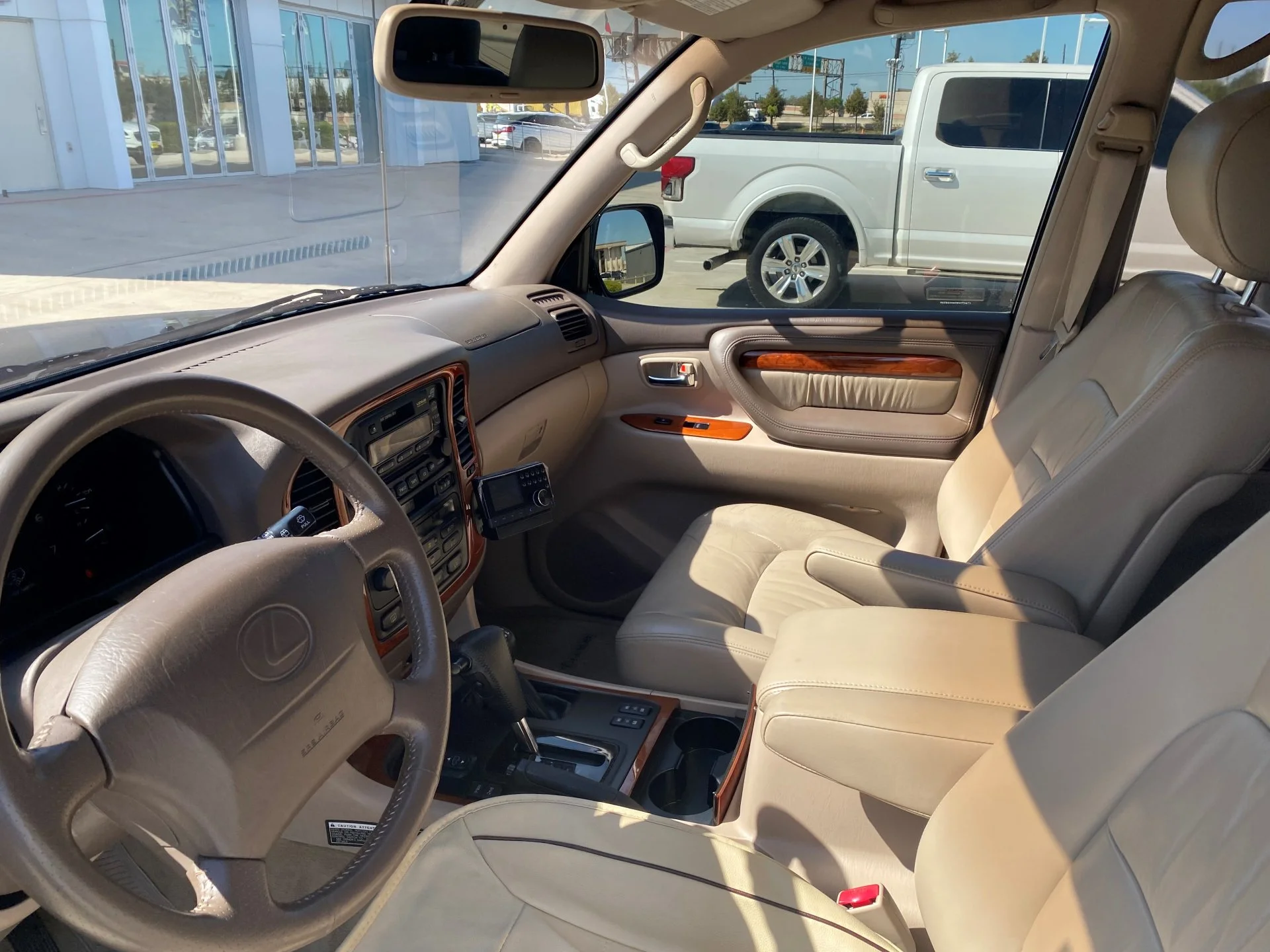 98 LX 470 Front Seats.webp