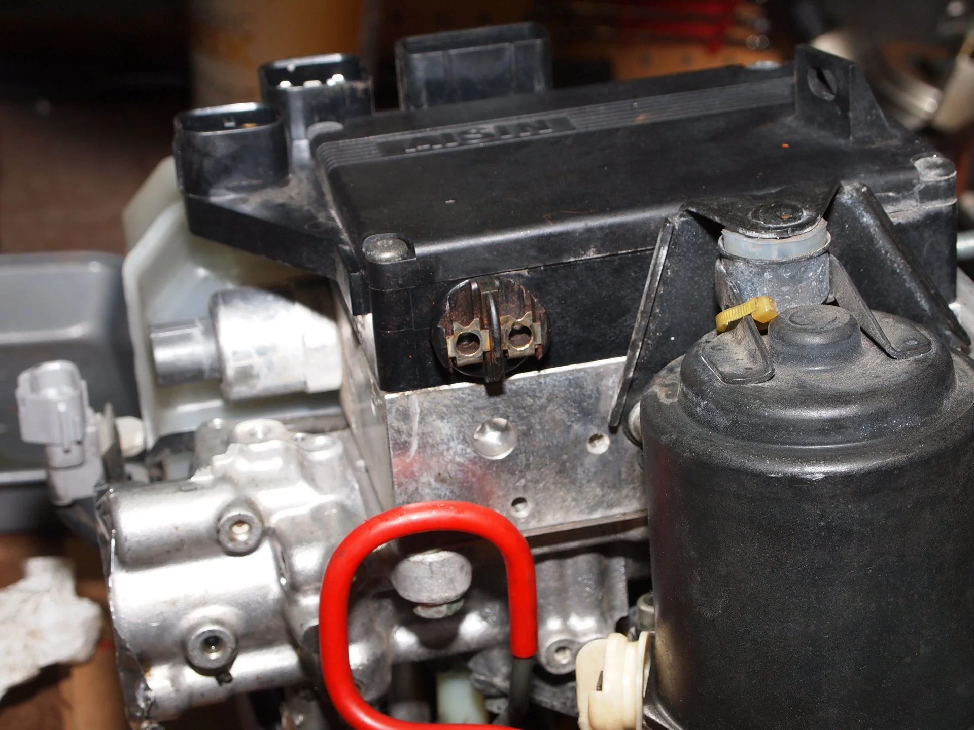 ABS rusty screws (13).webp