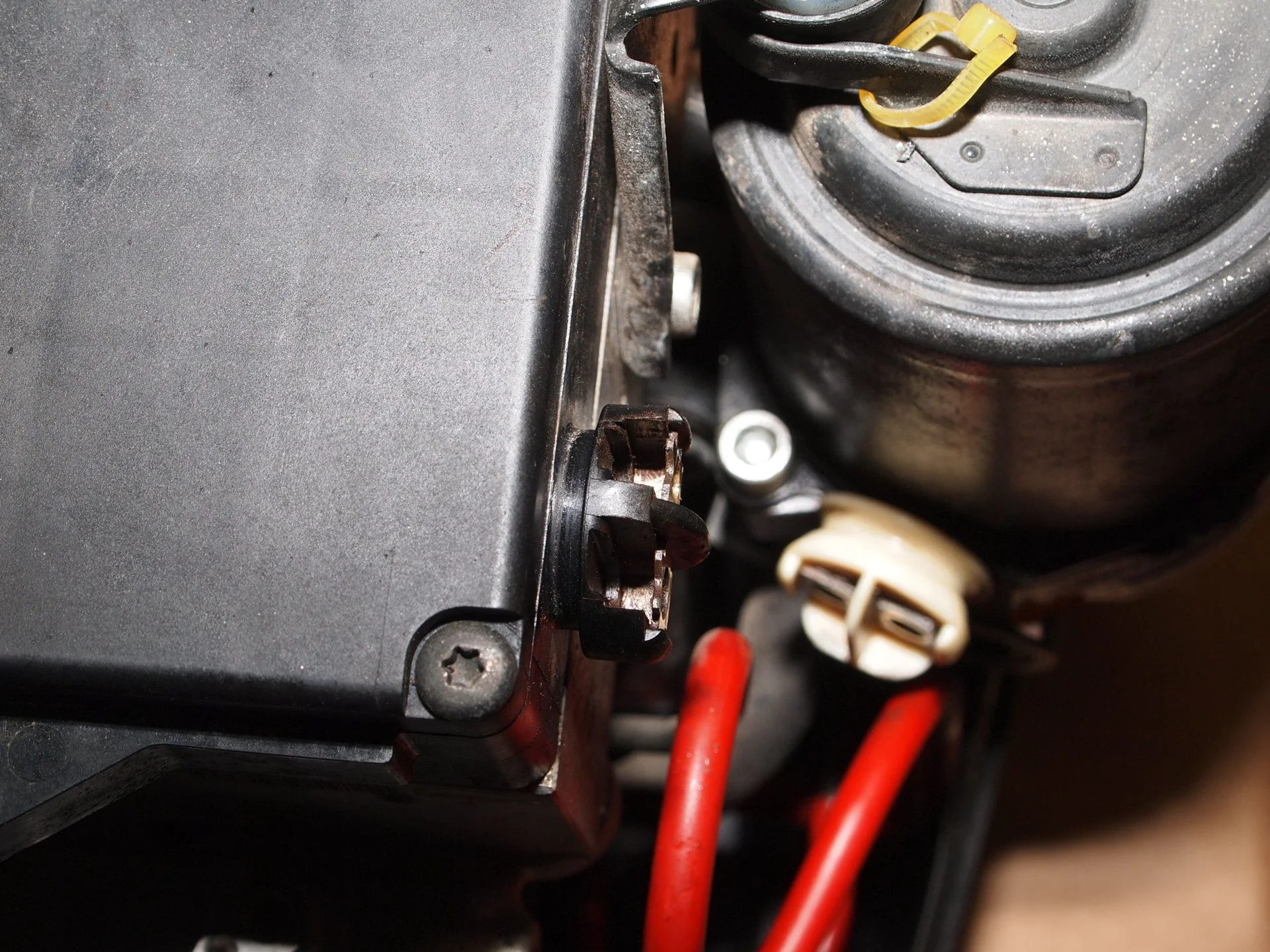 ABS rusty screws (14).webp