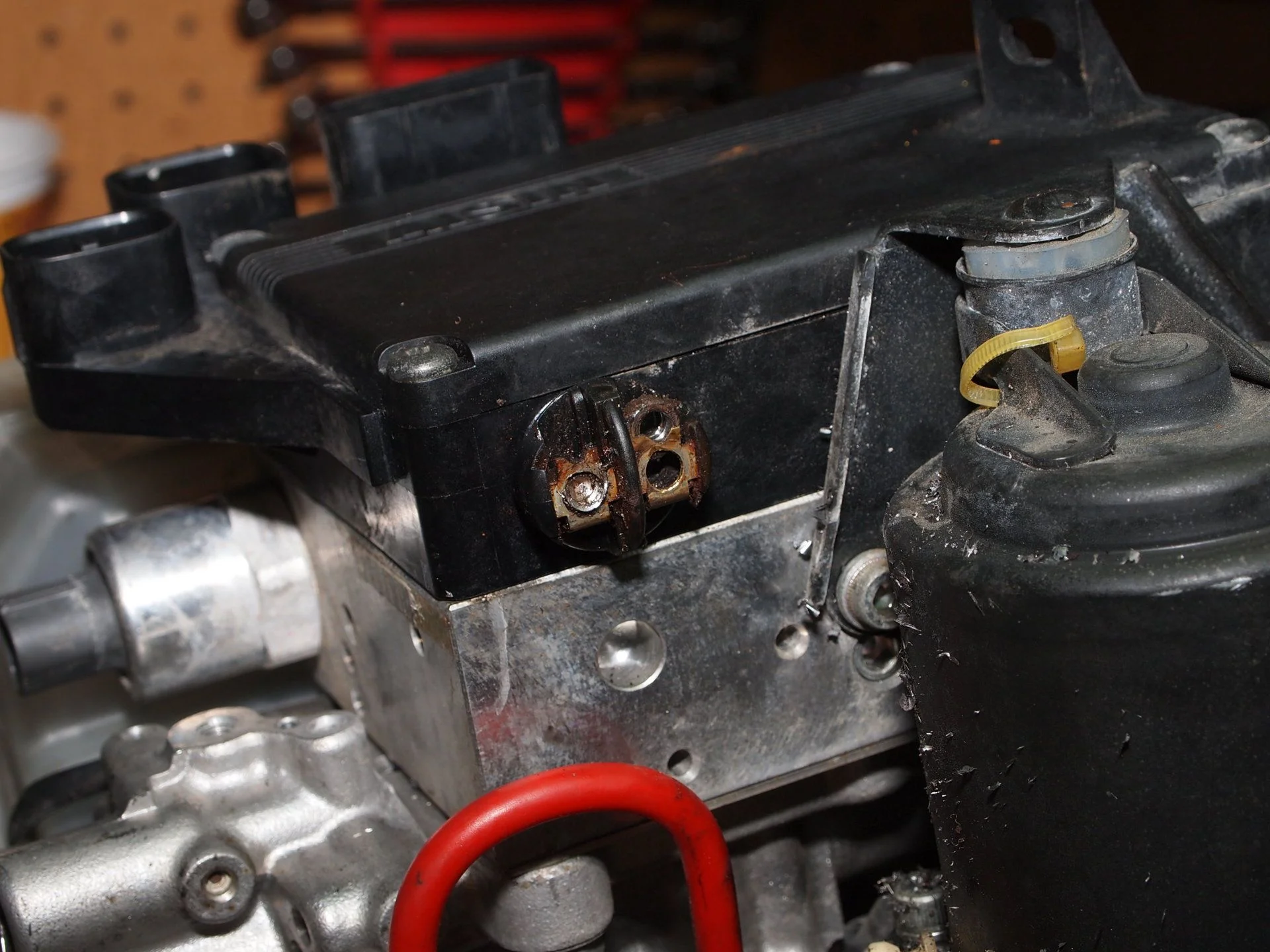 ABS rusty screws (8).webp