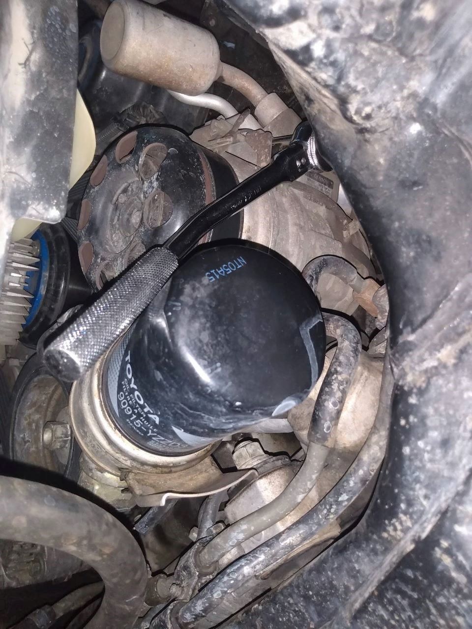 ac_compressor_upper_bolt2.jpg