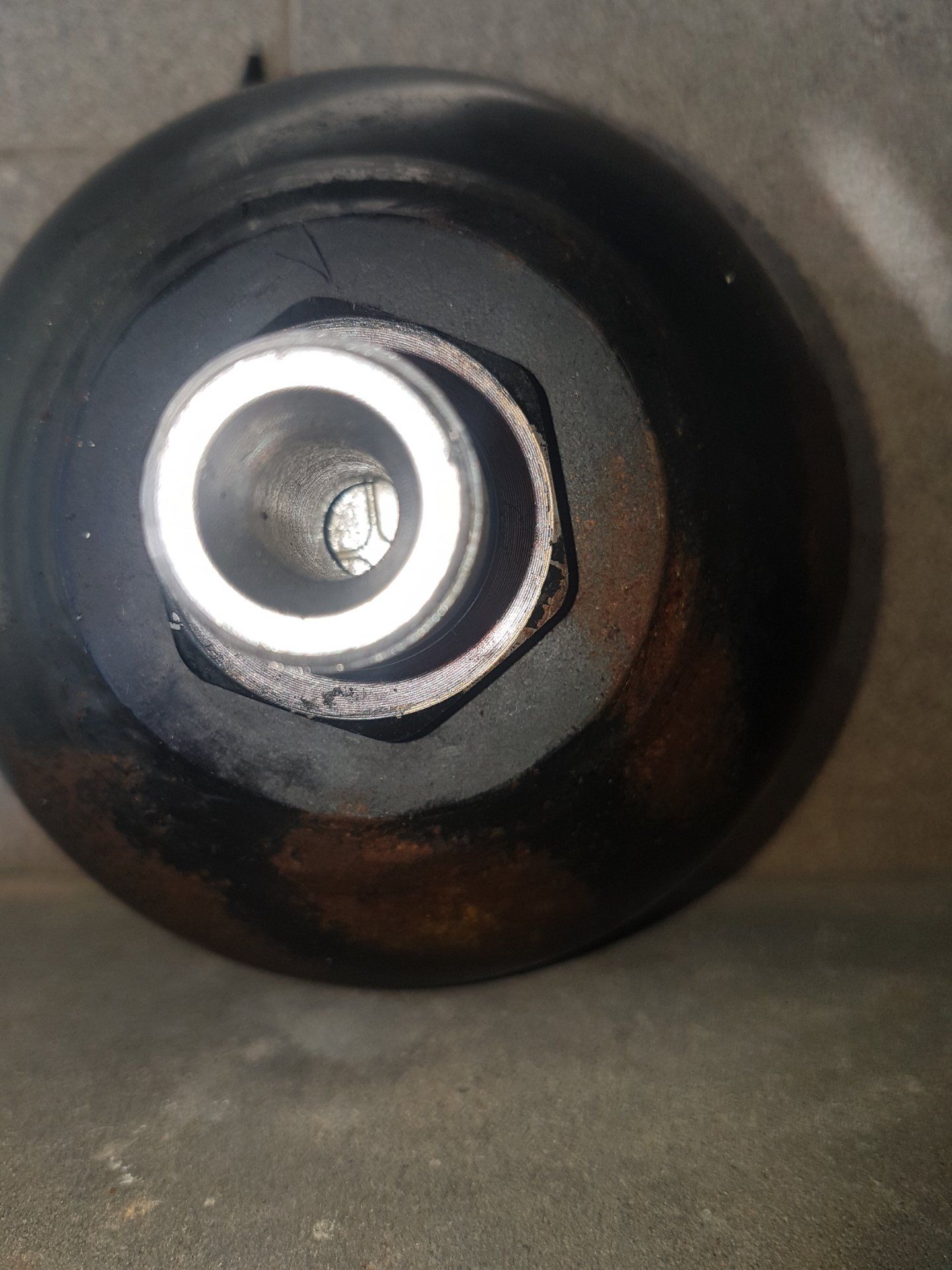 AHC Rear Globe still showing nitrogen pressure .jpg