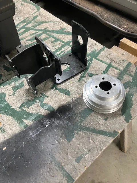 air compressor pully and bracket.webp