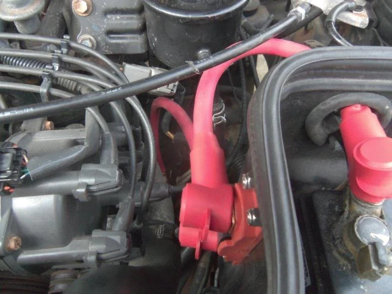 Alternator fuse holder on battery box another angle.webp