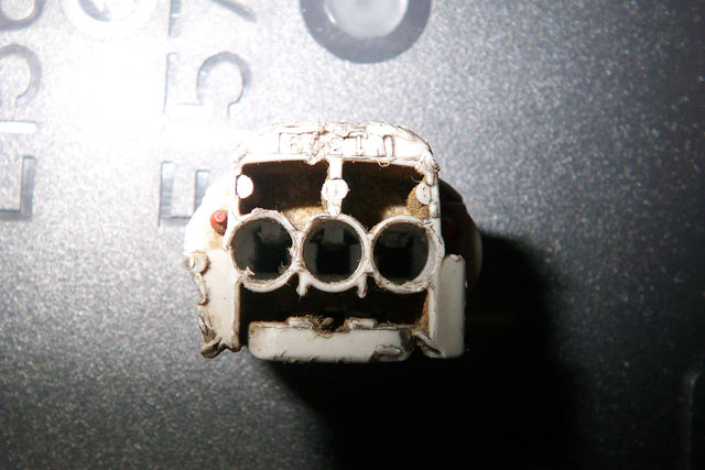Alternator-stock-connector-back.jpg