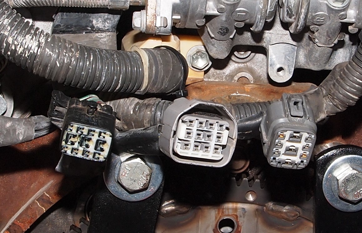 AT wire blocks bell housing engine side1.JPG