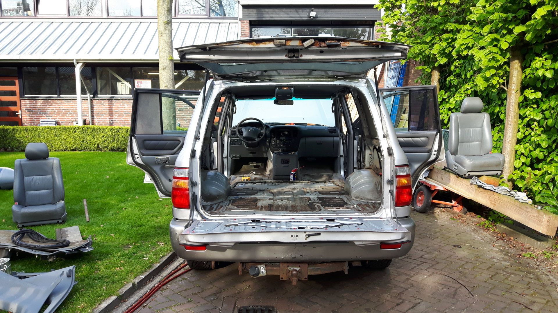 Auto leeg.jpg