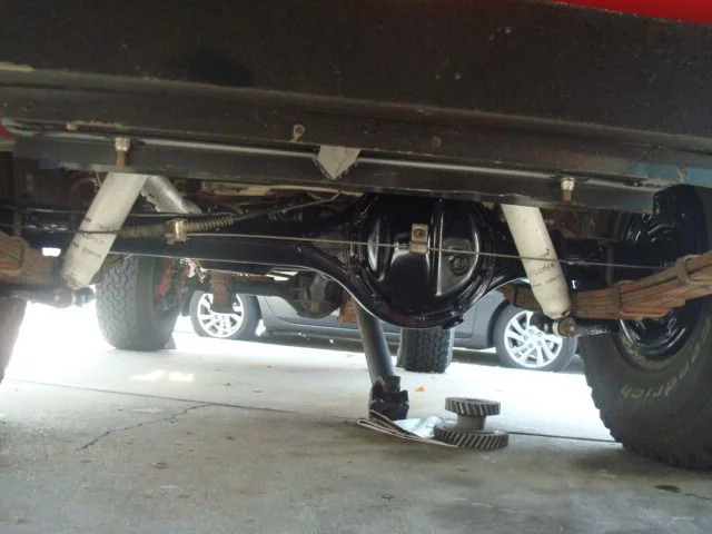 axle and tires frmbehind.webp