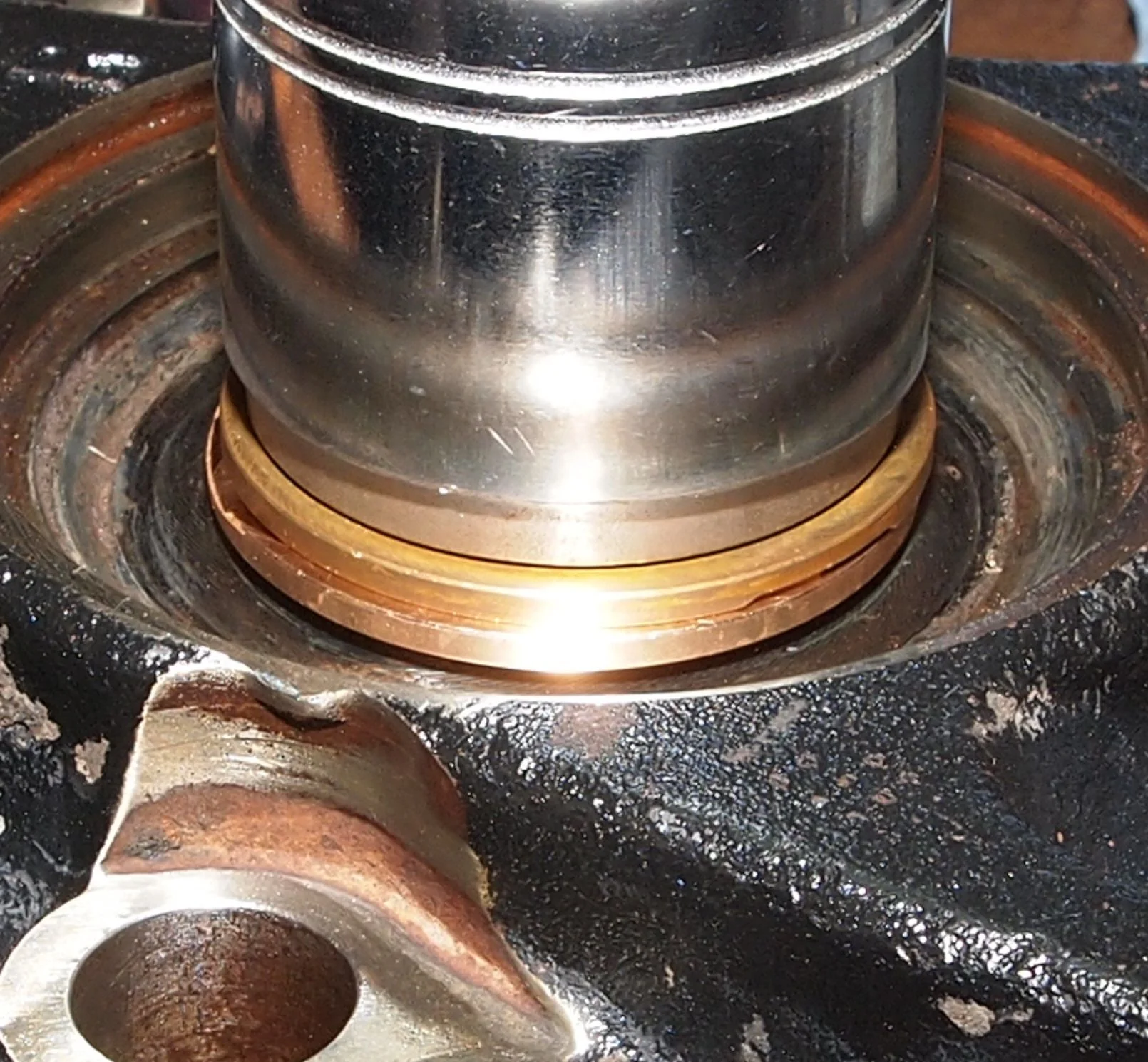 Axle bearing & bushing RH done (3)c.webp