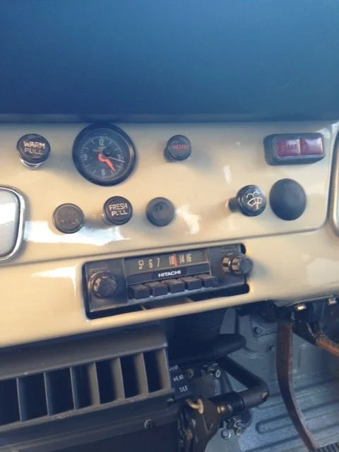 bj40 dash 3.webp