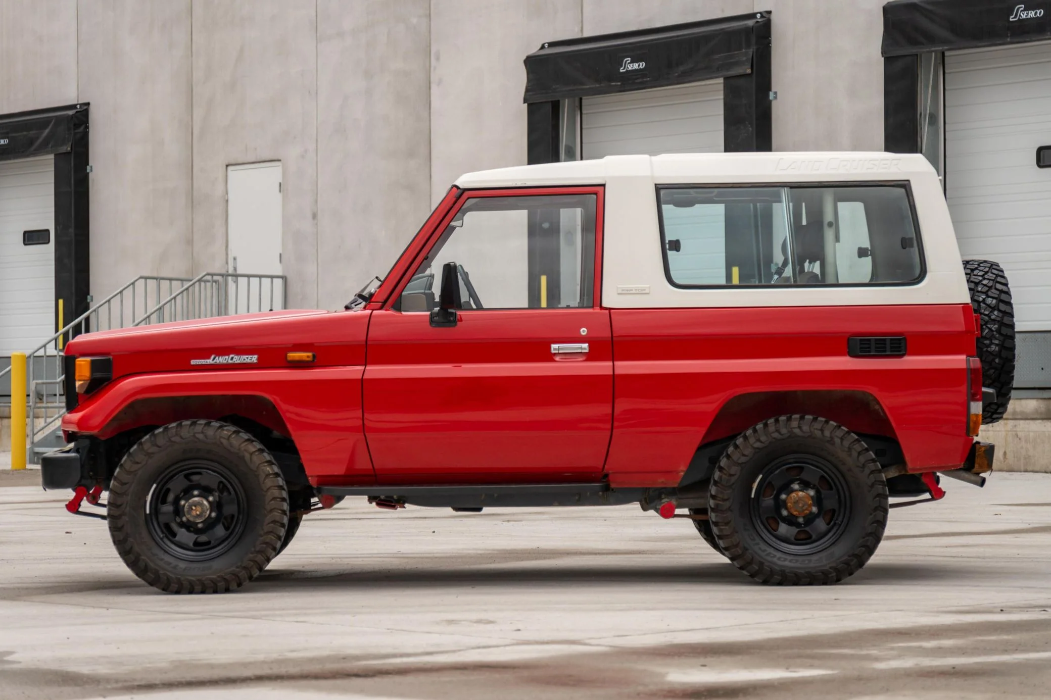 bj73 land crusier.webp