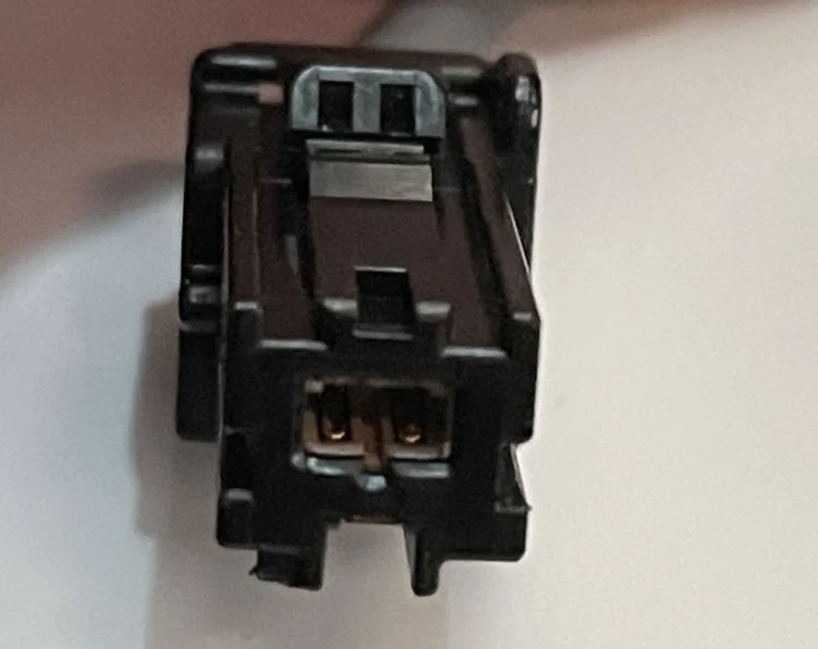 BlackConnector2.webp