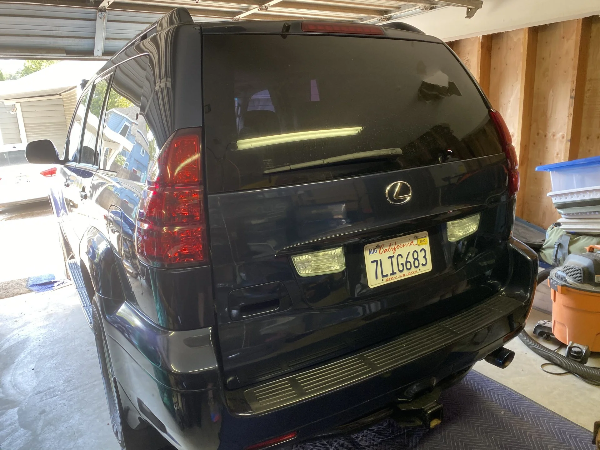 blackvinylhatch.jpg