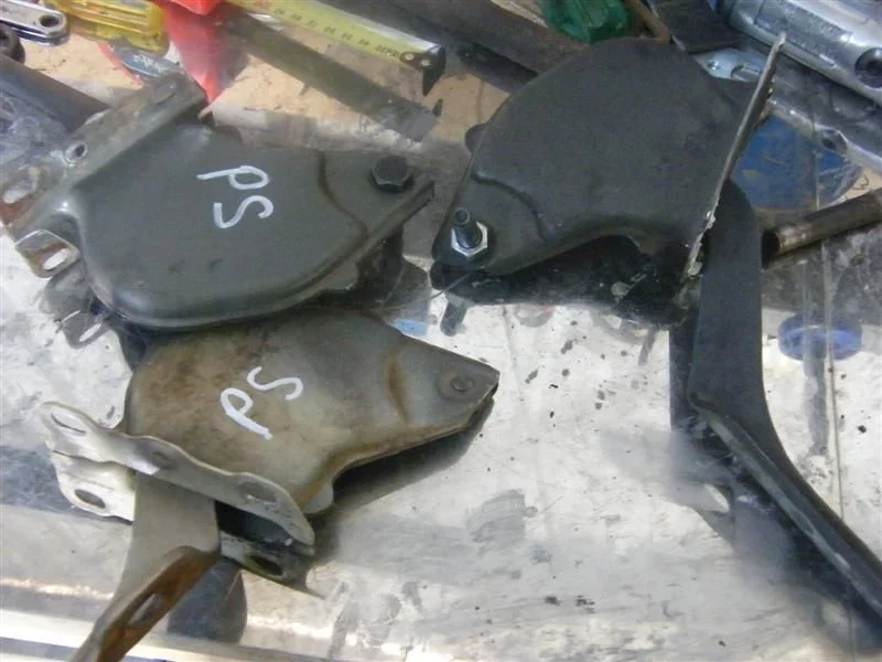 bonnet hinges (Medium).webp