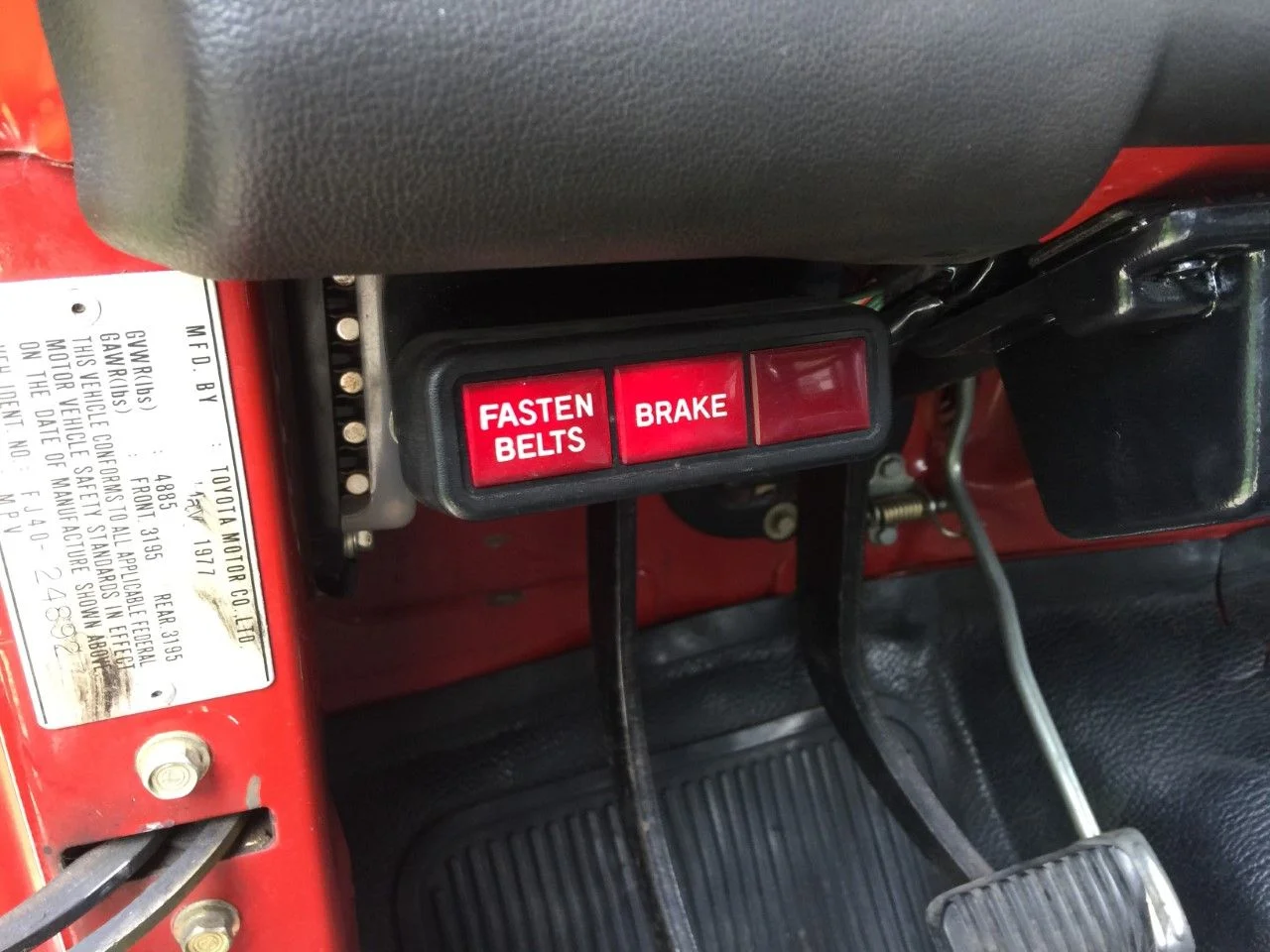 Brake and seatbelt lights 1.webp