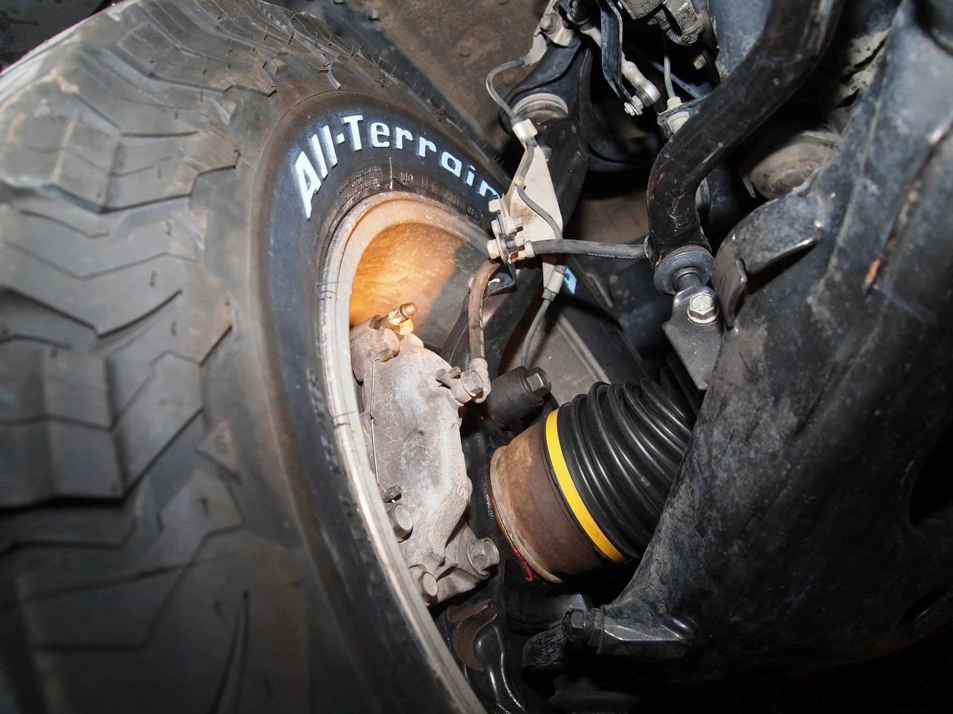 Brake bleeder front DS (5).webp