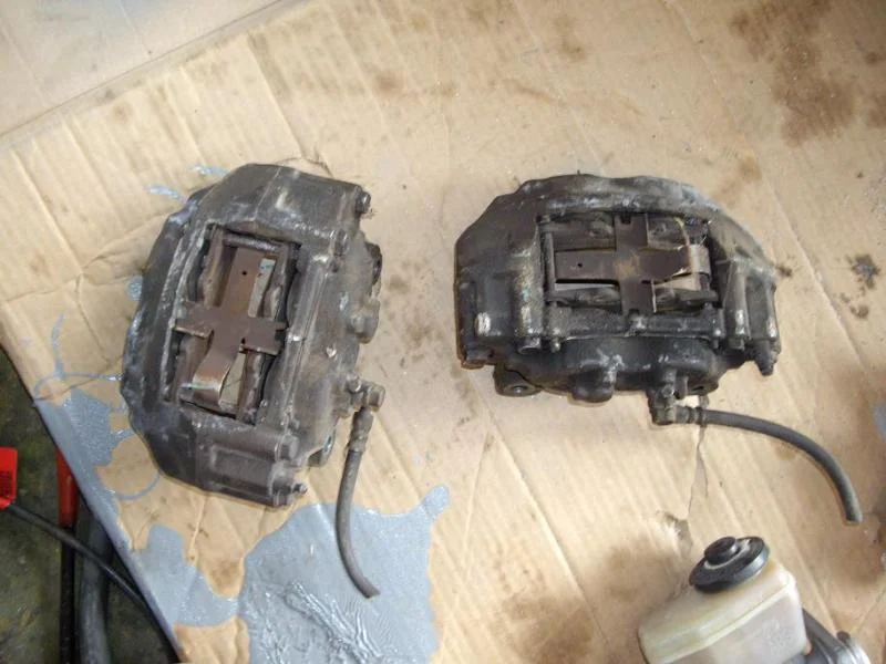 brake calipers - front.webp