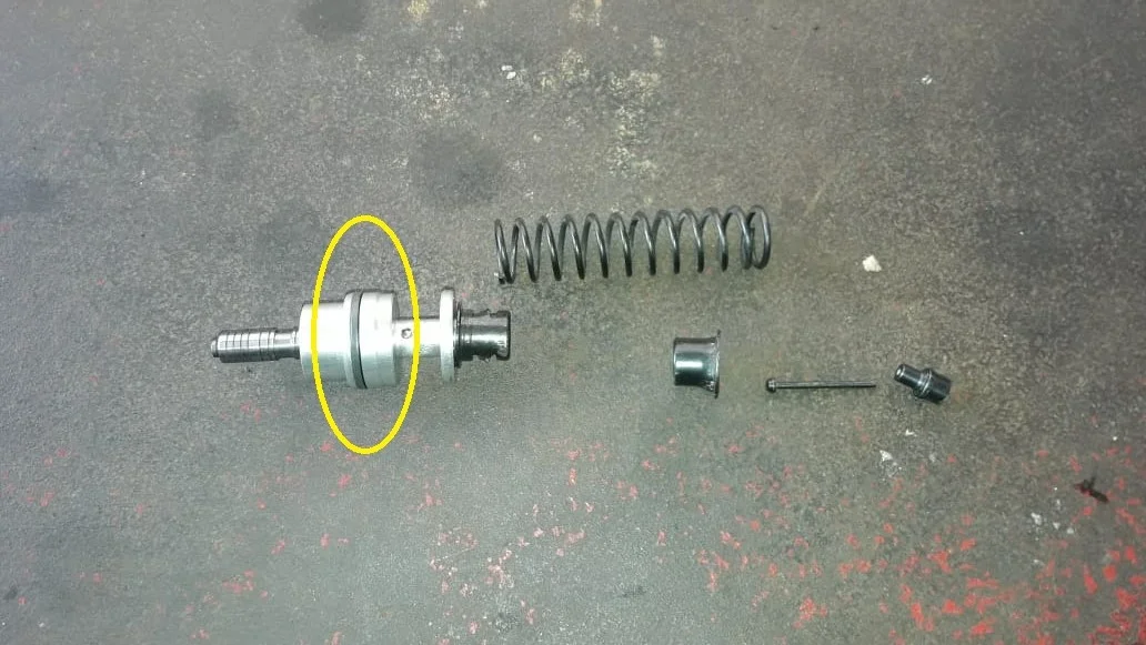 Brake master inner seal & pluger.jpeg