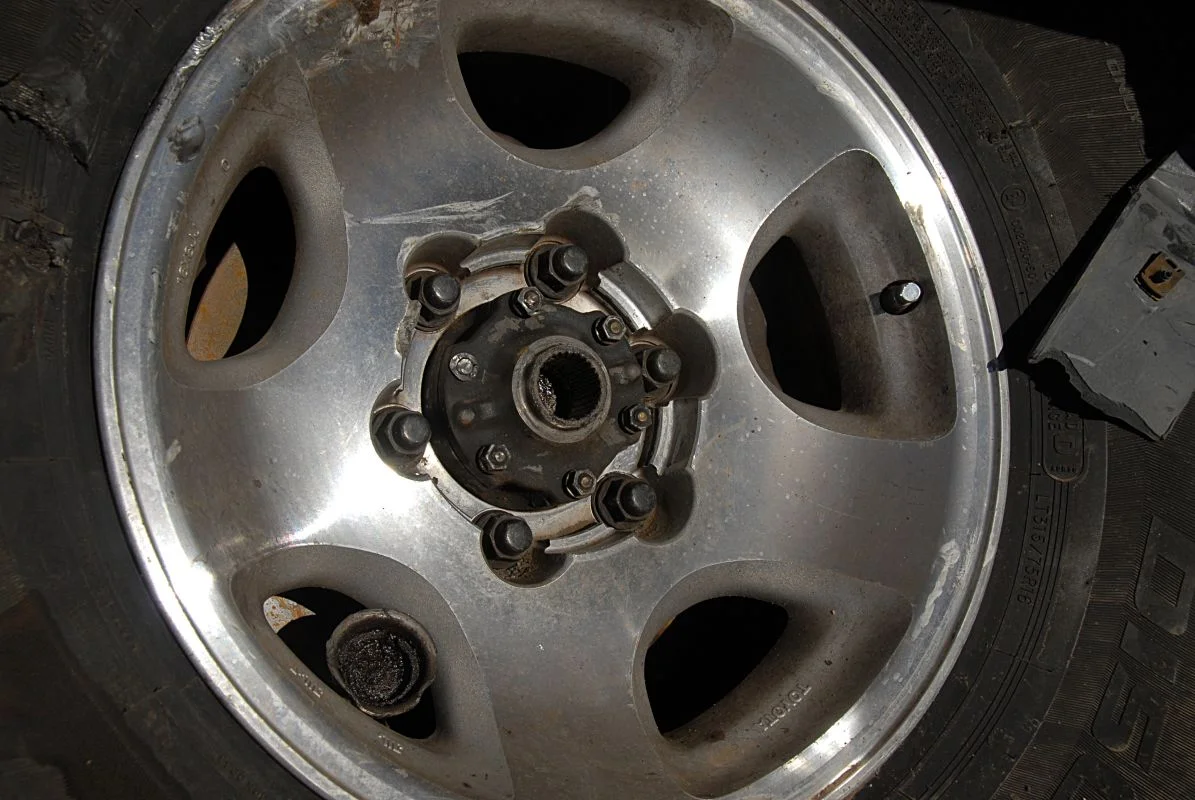 Broken_hub_stud.webp
