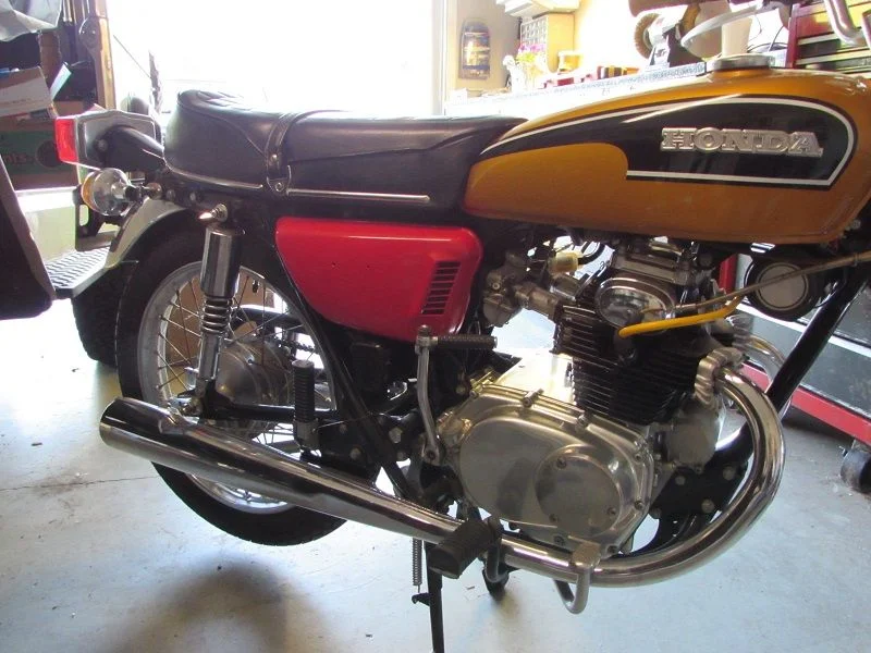 CB175 red side cover.webp