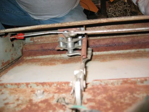 center tailgate latch mech 2.webp