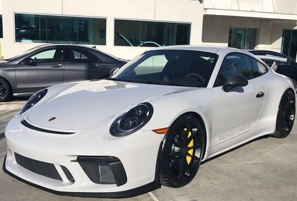 chalk-2018-porsche-911-gt3-has-invisible-ccx-side-stripes-122549_1.webp