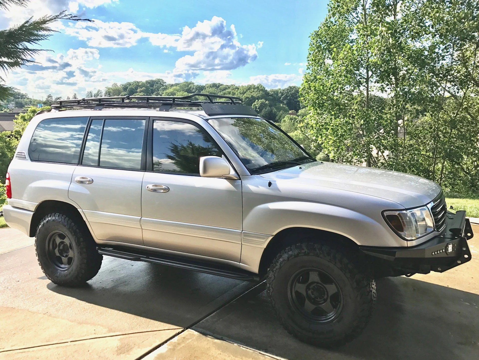 champagne pearl land cruiser.webp