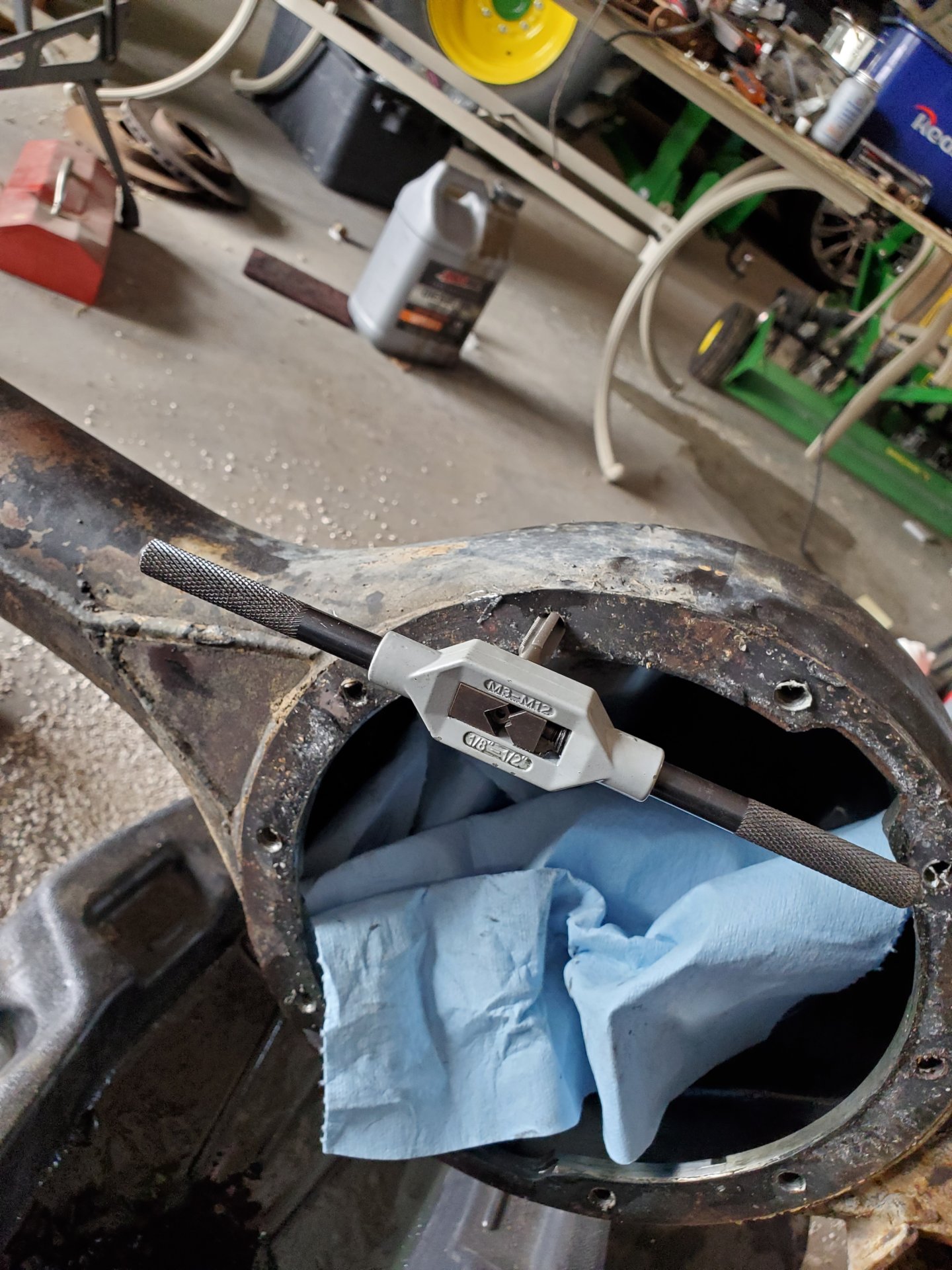 CHASING THE DIFFERENTIAL STUD THREADS.jpg