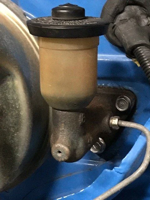 clutch fluid reservoir.webp