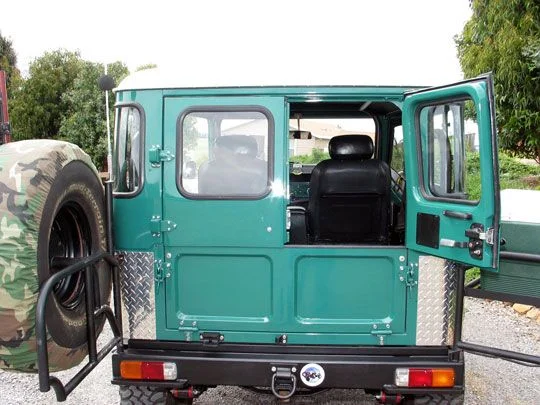 Deckers_FJ40_Half_Ambulance_Doors.webp