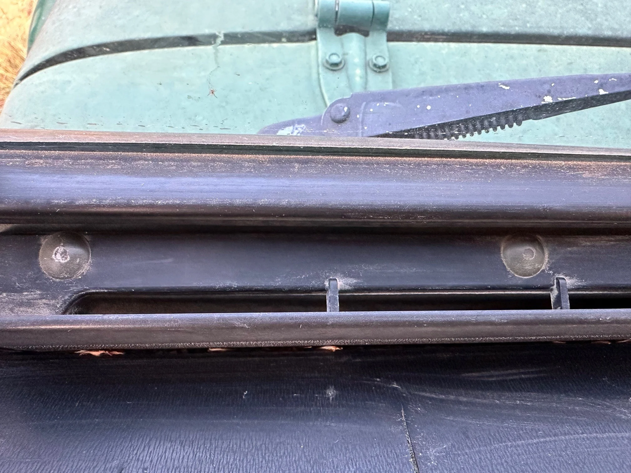 defroster vent screws.webp