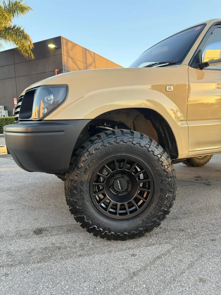 Dobinsons-Land-Cruiser-Prado-90-IMS-Lift-Kit-1-scaled.webp
