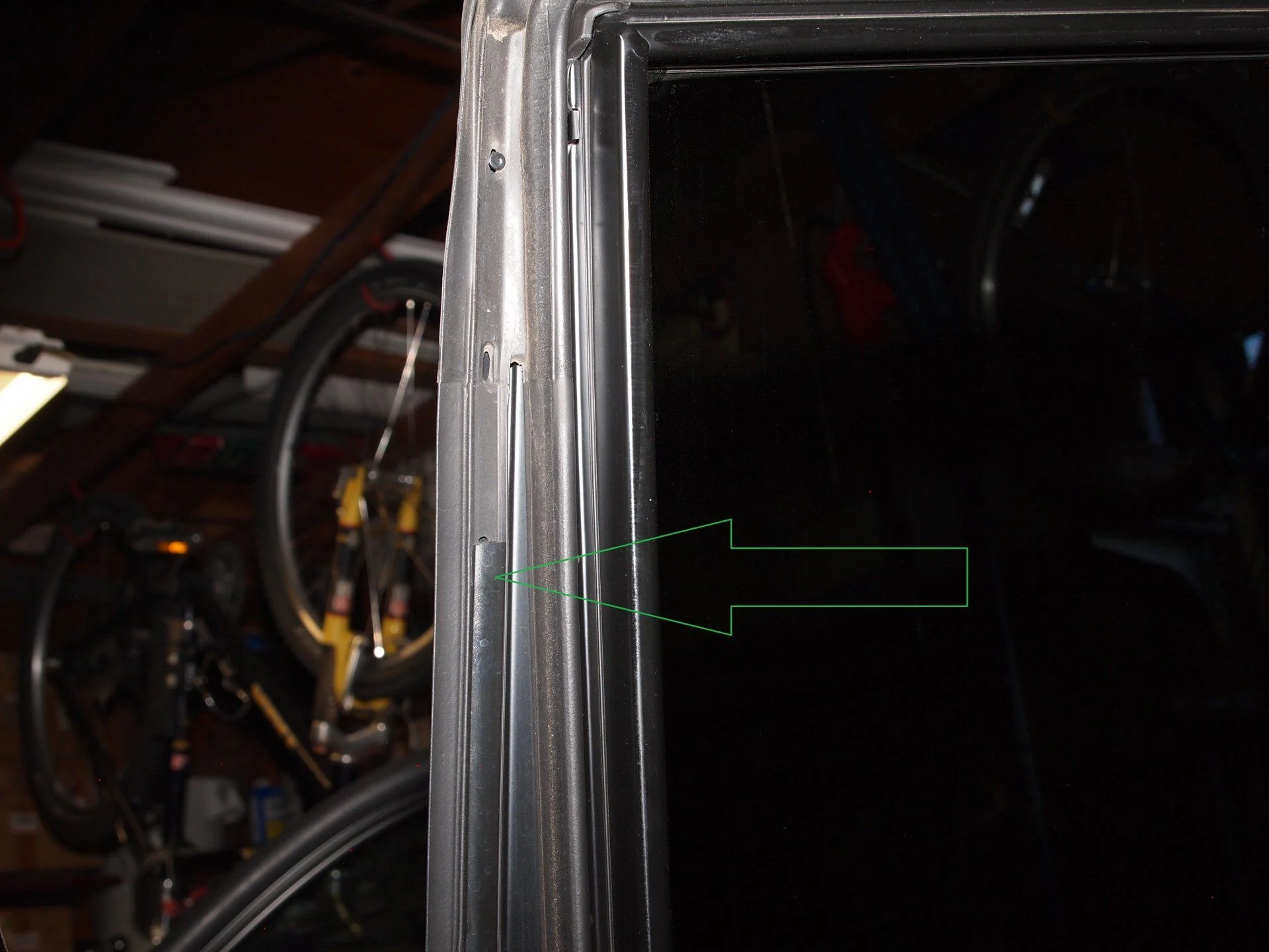 Door seal retainer PS rear..webp