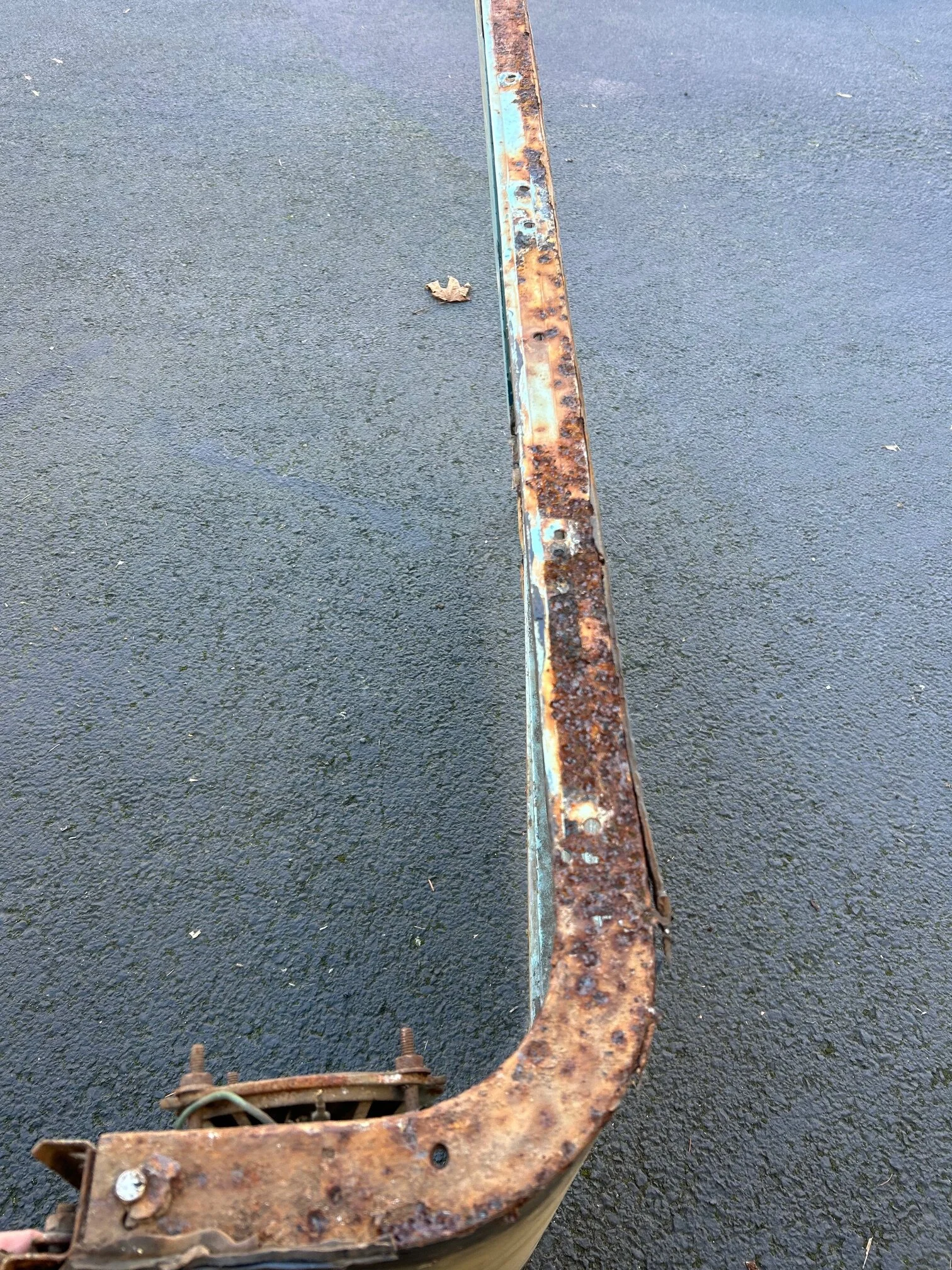 Driver Side Bottom Rail.webp